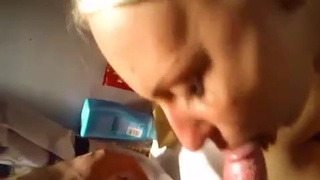 Обалденный оральный секс с женой блондинкой снятый на видео камеру