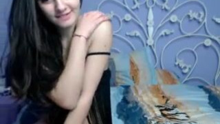 Молодая азербайджанка Айлин дрочит киску пальчиком