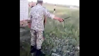 Русские солдаты толпой трахают развратную потаскуху
