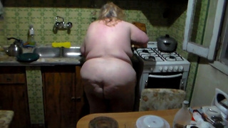 Кухонное видео жирной бабы