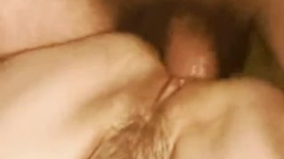 Взрослая баба вставляет руку в чужой анус перед анальным сексом
