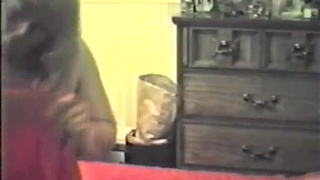 Настоящий хардкорный гэнгбэнг с куколдом в домашнем любительском видео
